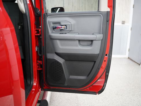 Used 2018 RAM 1500 Classic SLT image 33