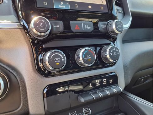 New 2026 RAM 1500 Express AWD/4WD image 18