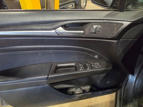Used 2020 Ford Fusion Titanium AWD/4WD image 5