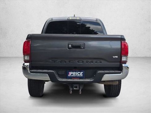 Used 2018 Toyota Tacoma SR5 RWD image 7