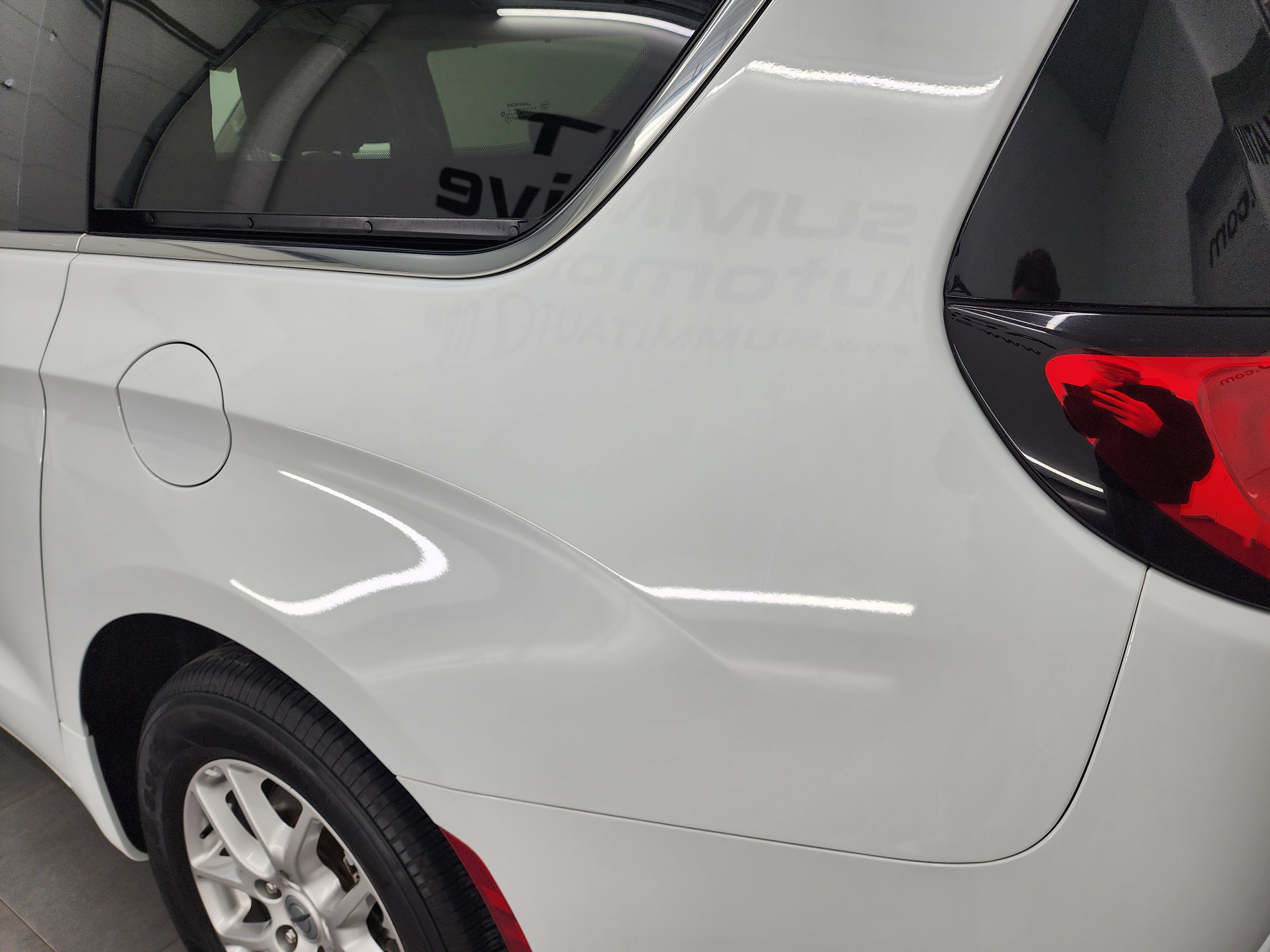 Used 2024 Chrysler Pacifica Touring-L FWD image 31