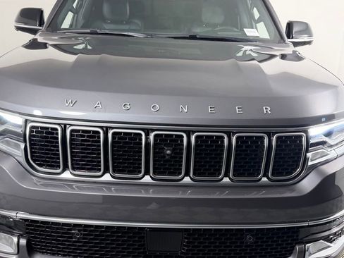 Used 2023 Jeep Wagoneer L Series III w/ Premium Group I RWD image 12