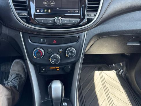 Used 2018 Chevrolet Trax LT FWD image 16