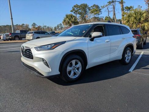 Certified 2020 Toyota Highlander L image 8
