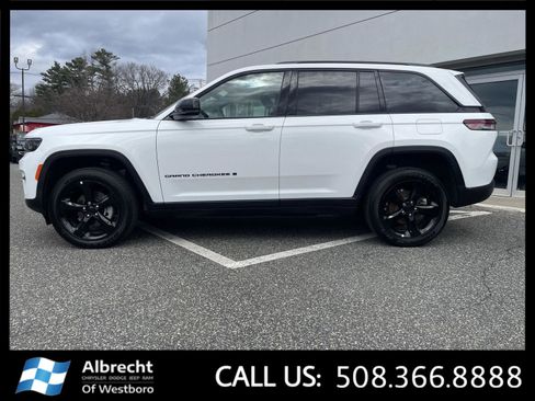 New 2025 Jeep Grand Cherokee Altitude image 2