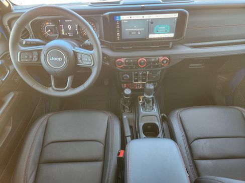 Used 2025 Jeep Wrangler Unlimited Rubicon w/ Convenience Group AWD/4WD image 29