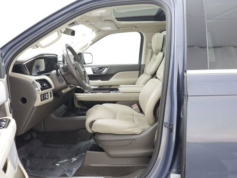 Used 2023 Lincoln Navigator Reserve AWD/4WD image 5