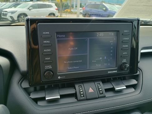 Used 2021 Toyota RAV4 XLE Premium image 29