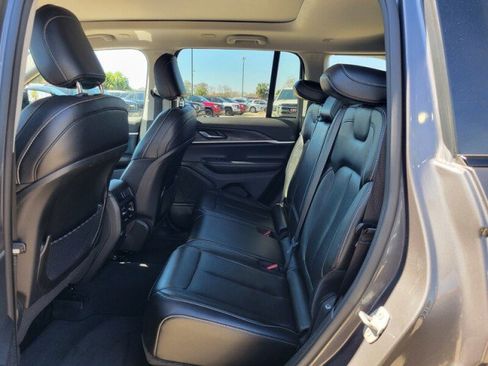 Used 2023 Jeep Grand Cherokee Limited image 30