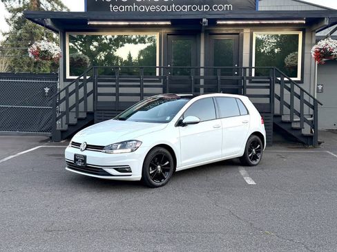 Used 2018 Volkswagen Golf SE FWD image 2