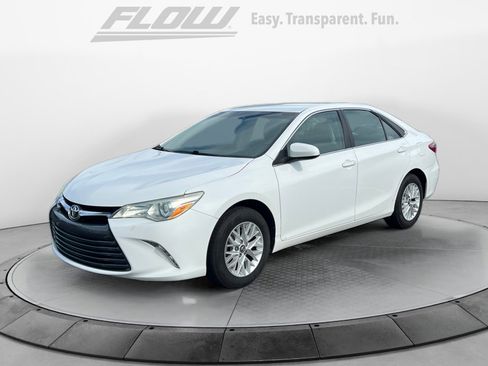 Used 2016 Toyota Camry LE FWD image 4