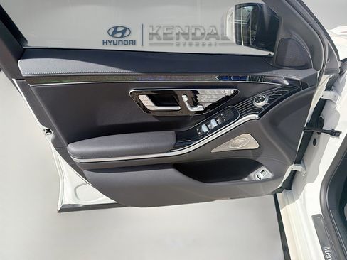 Used 2022 Mercedes-Benz S 580 4MATIC Sedan w/ AMG Line Package image 17