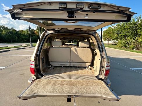 Used 2003 Toyota Land Cruiser image 10