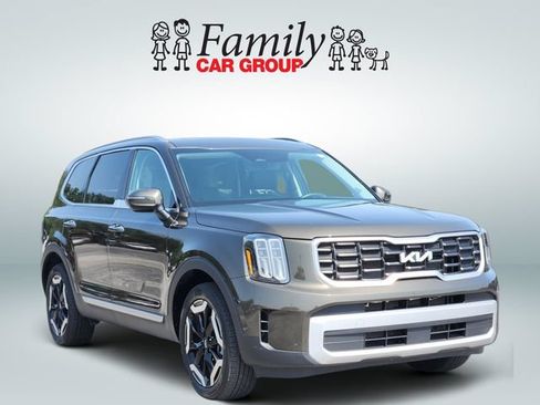 Used 2025 Kia Telluride S FWD image 2