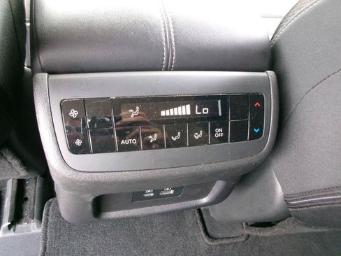 Used 2025 Nissan Pathfinder SV AWD/4WD image 12