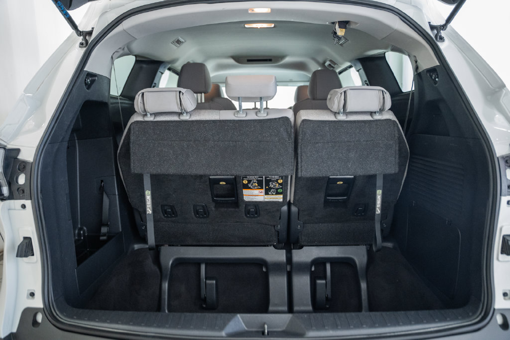 Used 2025 Toyota Sienna LE FWD image 13