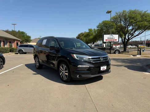 Used 2017 Honda Pilot Touring image 1