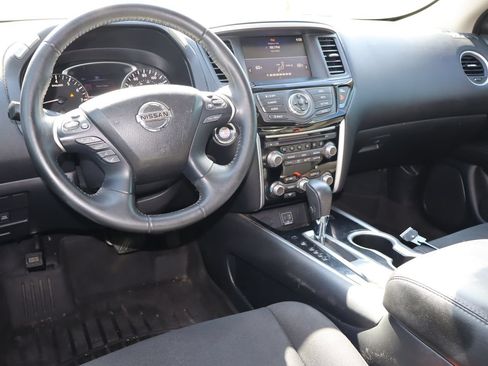 Used 2020 Nissan Pathfinder SV FWD image 4