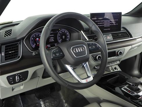 Used 2024 Audi Q5 e Premium Plus w/ Premium Plus Package image 31