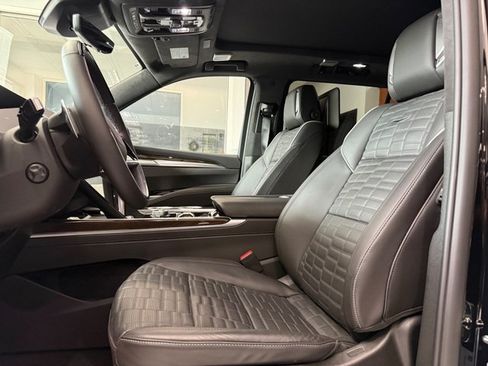 Used 2026 Cadillac Escalade ESV Platinum Sport w/ LPO, ONYX Package AWD/4WD image 4
