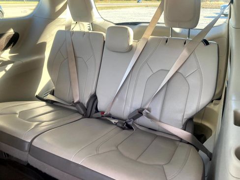 Used 2019 Chrysler Pacifica Touring-L Plus w/ Advanced Safetytec Group image 15