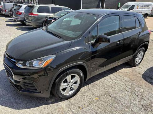Used 2020 Chevrolet Trax LS w/ Tint and Cruise Package FWD image 6