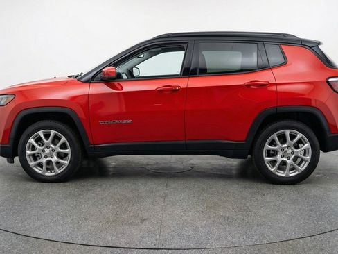 Used 2025 Jeep Compass Limited AWD/4WD image 5