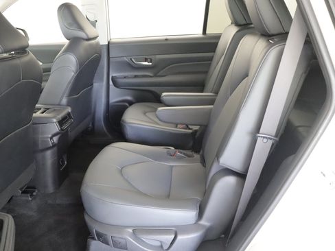 Used 2024 Toyota Grand Highlander AWD image 8