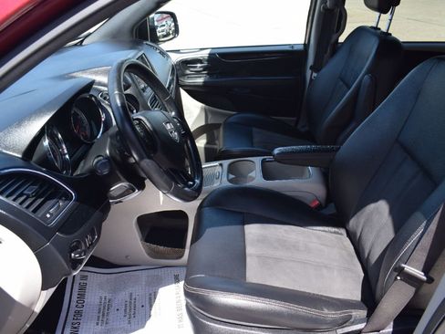 Used 2019 Dodge Grand Caravan SXT FWD image 8