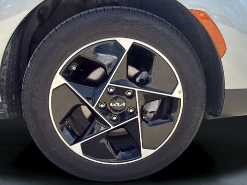Certified 2025 Kia Soul EX FWD image 40