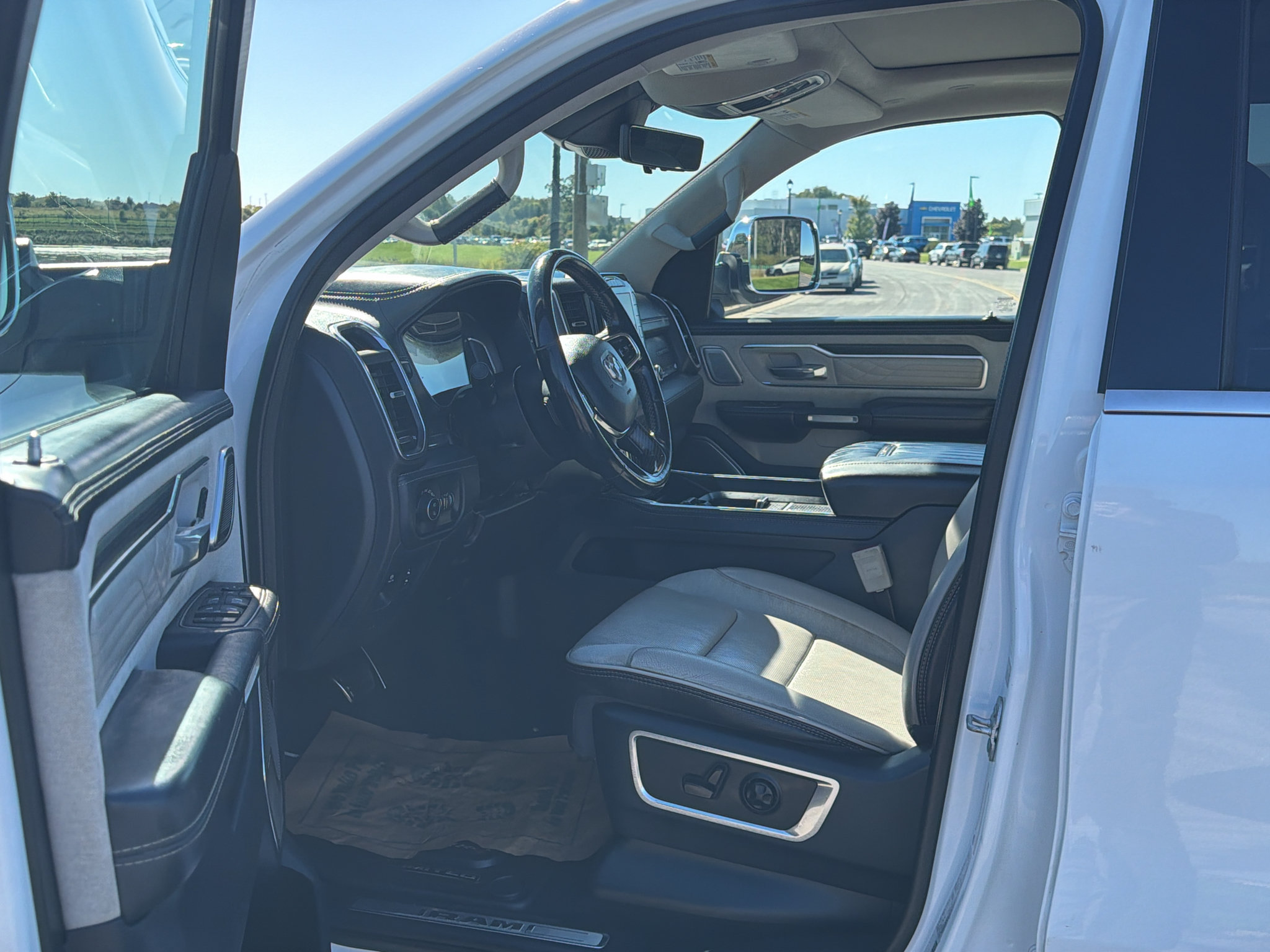 Used 2023 RAM 1500 Limited AWD/4WD image 13