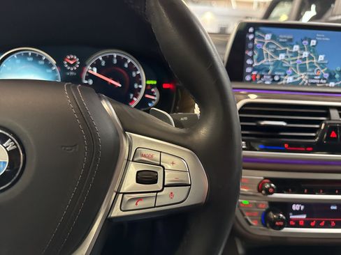 Used 2018 BMW 750i RWD image 42