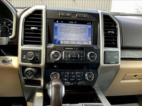 Used 2019 Ford F150 Lariat image 16