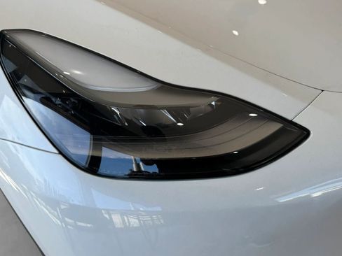 Used 2024 Tesla Model Y Long Range AWD/4WD image 14