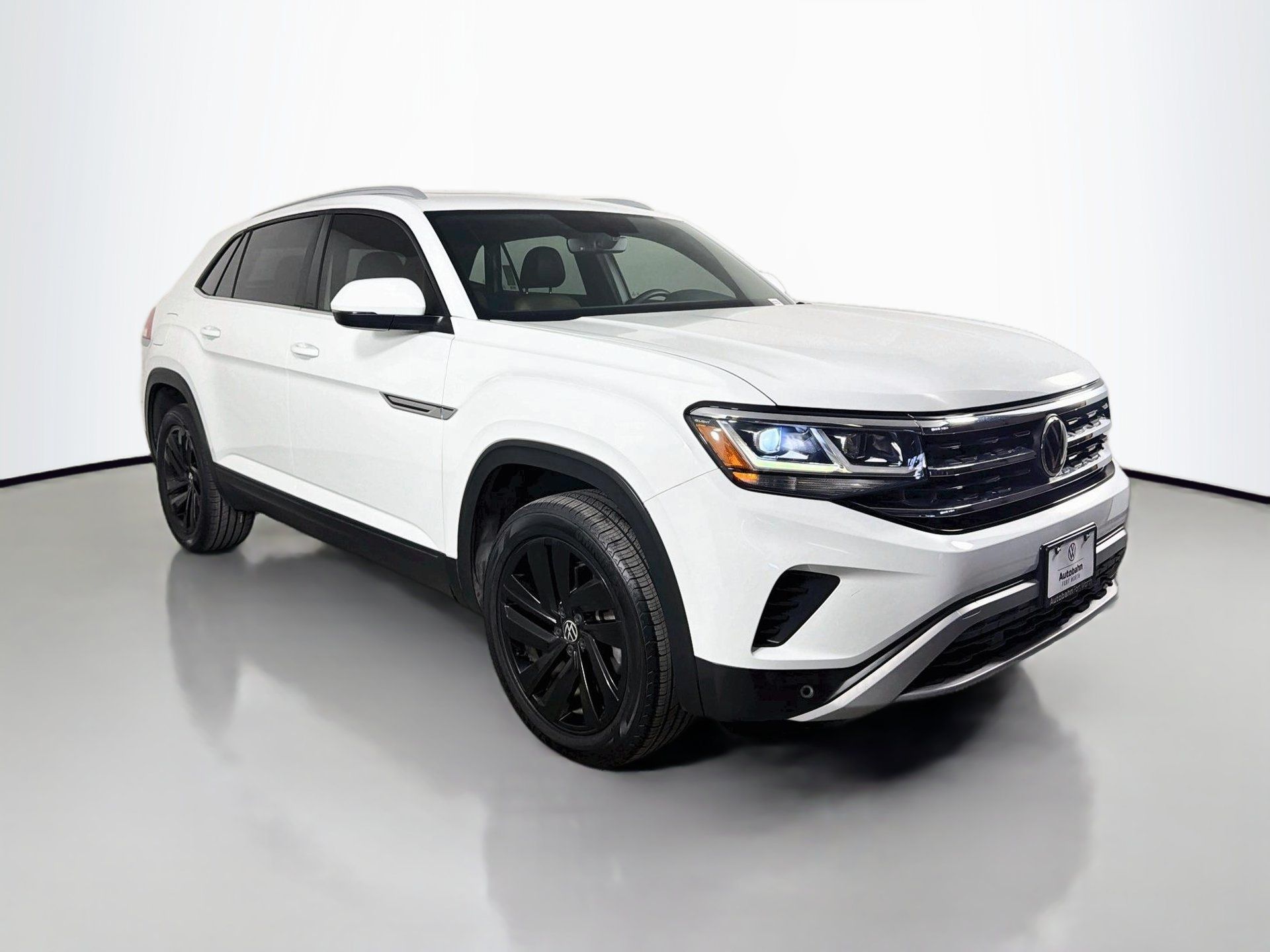 Used 2022 Volkswagen Atlas Cross Sport SE FWD image 3