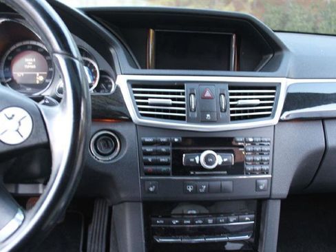 Used 2010 Mercedes-Benz E 350 Sedan image 15
