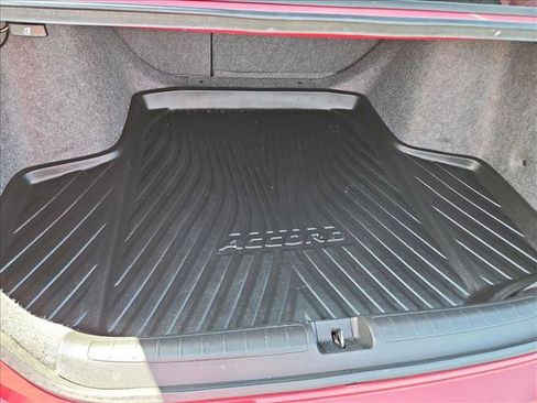 Used 2018 Honda Accord Touring image 6