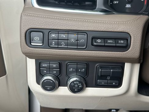 Used 2021 GMC Yukon Denali w/ Denali Ultimate Package AWD/4WD image 27