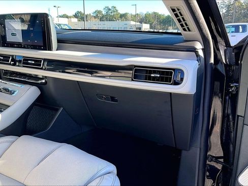Used 2025 Lincoln Aviator Reserve w/ Equipment Group 201A image 16