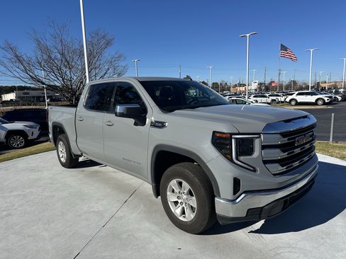 Used 2024 GMC Sierra 1500 SLE image 2