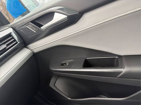 Used 2022 Volkswagen Taos SEL w/ Panoramic Sunroof Package image 22