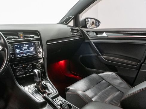 Used 2017 Volkswagen GTI SE FWD image 13