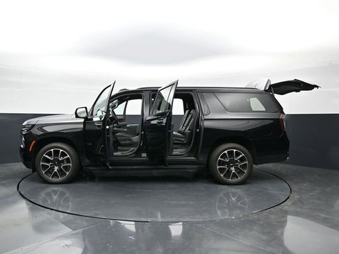 Used 2025 Chevrolet Suburban RST w/ Comfort Package AWD/4WD image 48