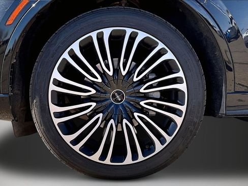 Used 2022 Lincoln Aviator Black Label w/ Dynamic Handling Package AWD/4WD image 32