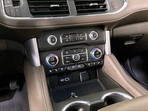 Certified 2024 GMC Yukon SLT w/ SLT Luxury Package RWD image 8