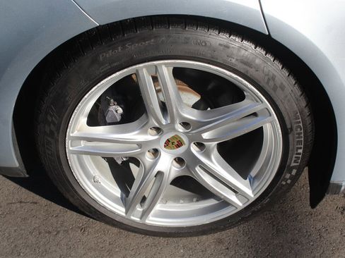 Used 2018 Porsche Panamera 4 AWD/4WD image 27