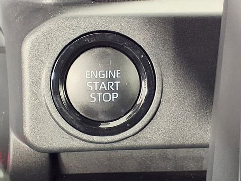 Used 2025 Toyota Tacoma SR image 17