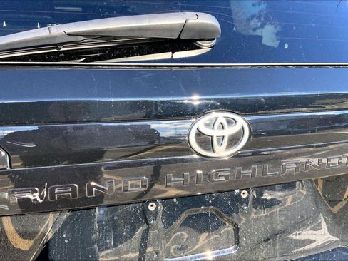 Used 2024 Toyota Grand Highlander XLE image 9