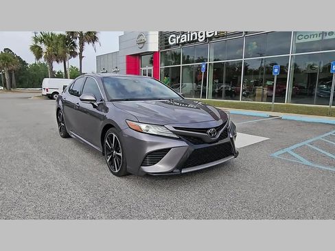 Used 2019 Toyota Camry XSE FWD image 18