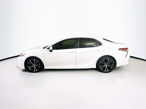 Used 2018 Toyota Camry SE FWD image 4